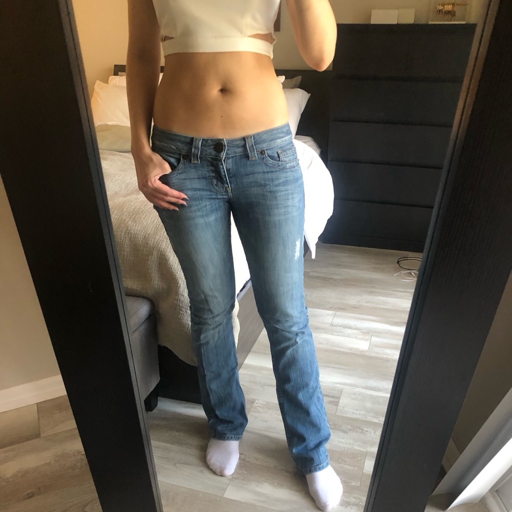 Vintage Guess low-rise boot cut jeans in size 29